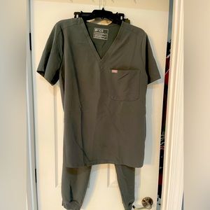 Figs gently used bonsi green XL top with XLP joggers